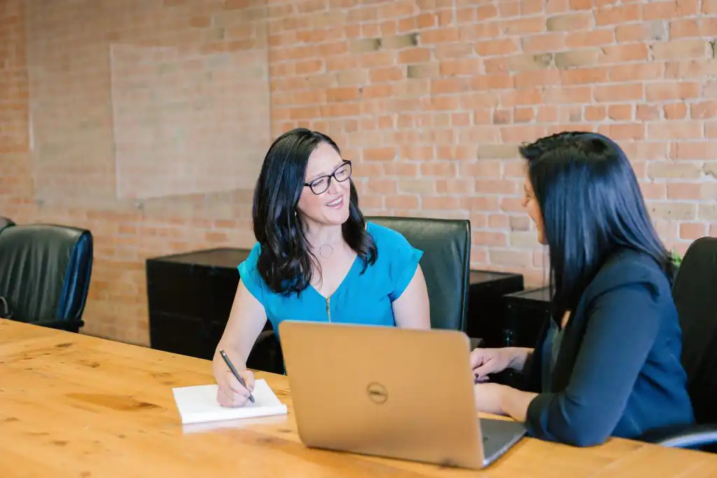 Mastering One-on-One Meetings: Agenda, Templates, Benefits & Best Practices